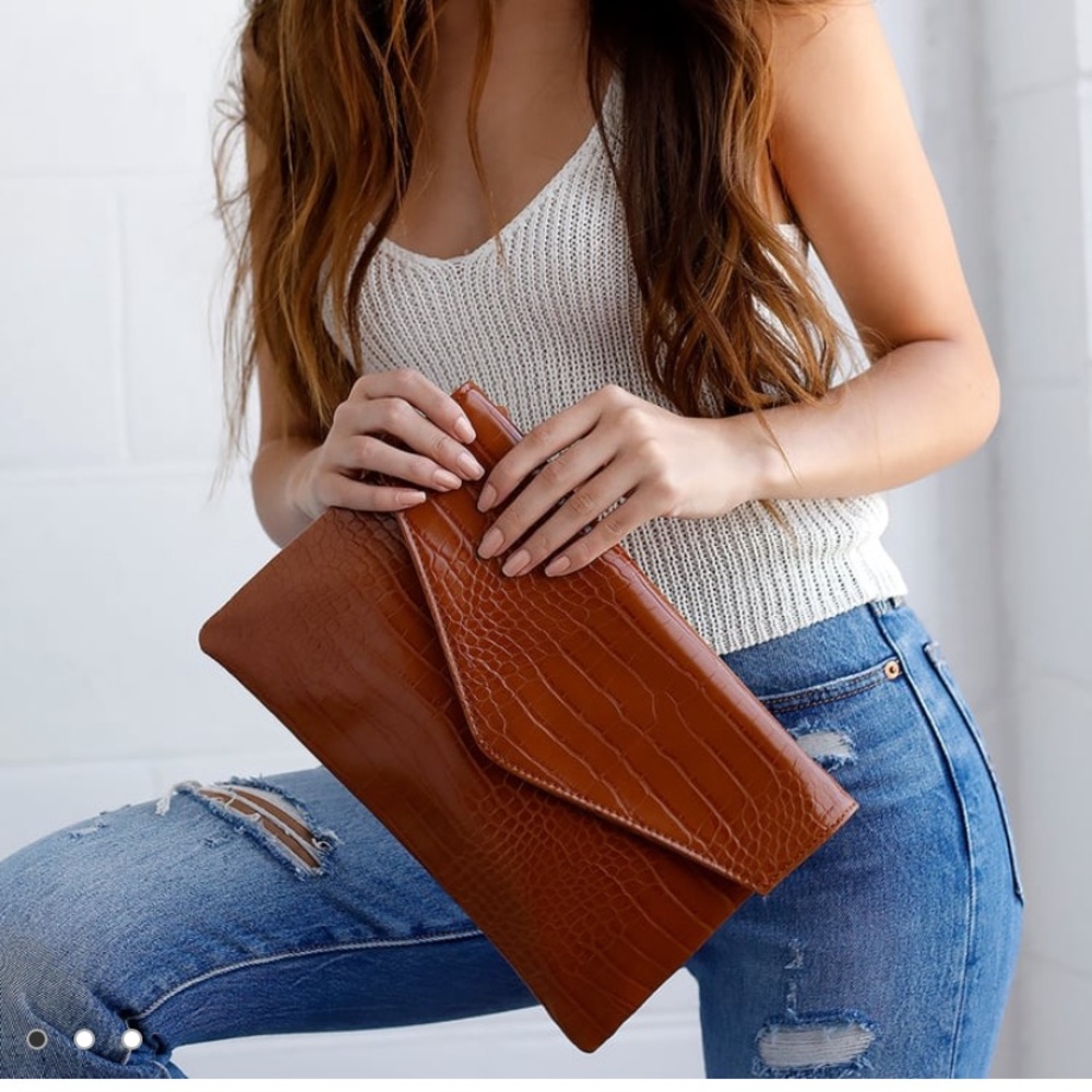 Lulus clutch